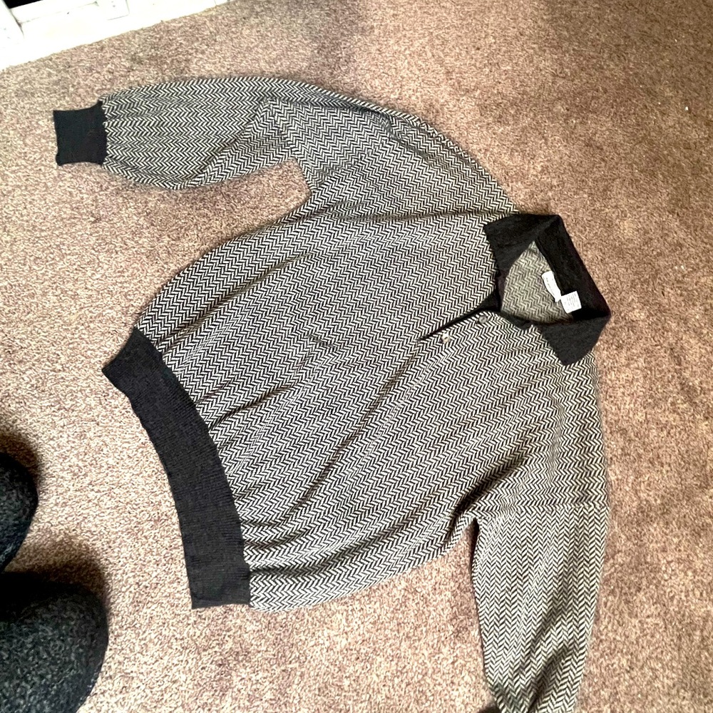Saks Fifth Ave Men’s Patterned Fall/Winter 100% Wool Sweater. LARGE